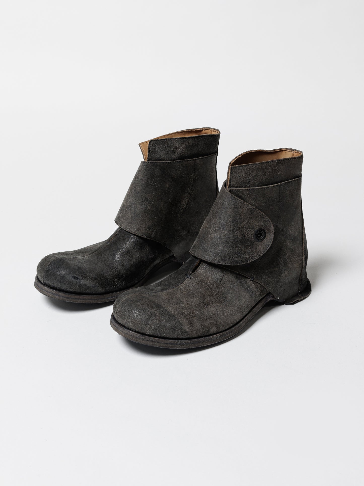 
                  
                    [ISO] camel leather boots
                  
                