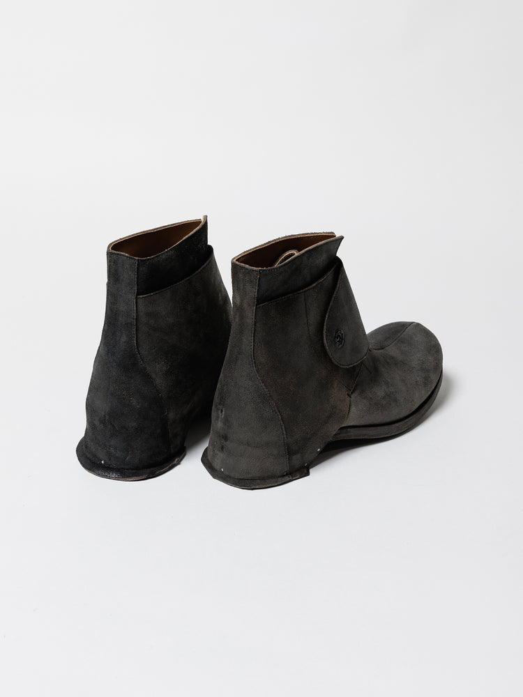 
                  
                    [ISO] camel leather boots
                  
                