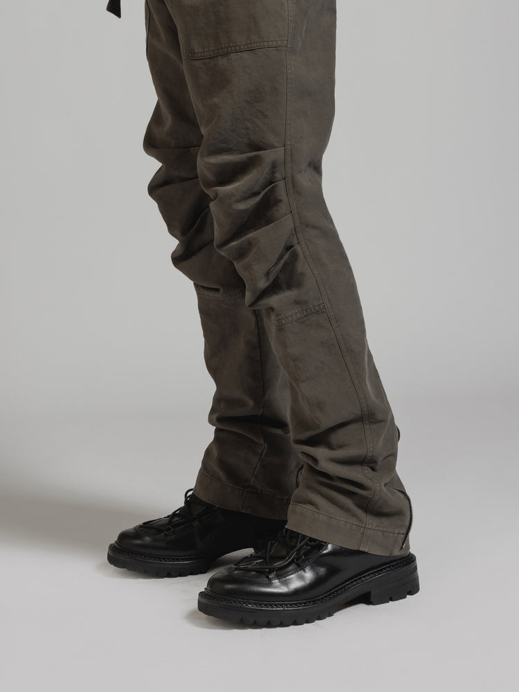 
                  
                    GARMENT DYE COTTON ZIP PANTS
                  
                