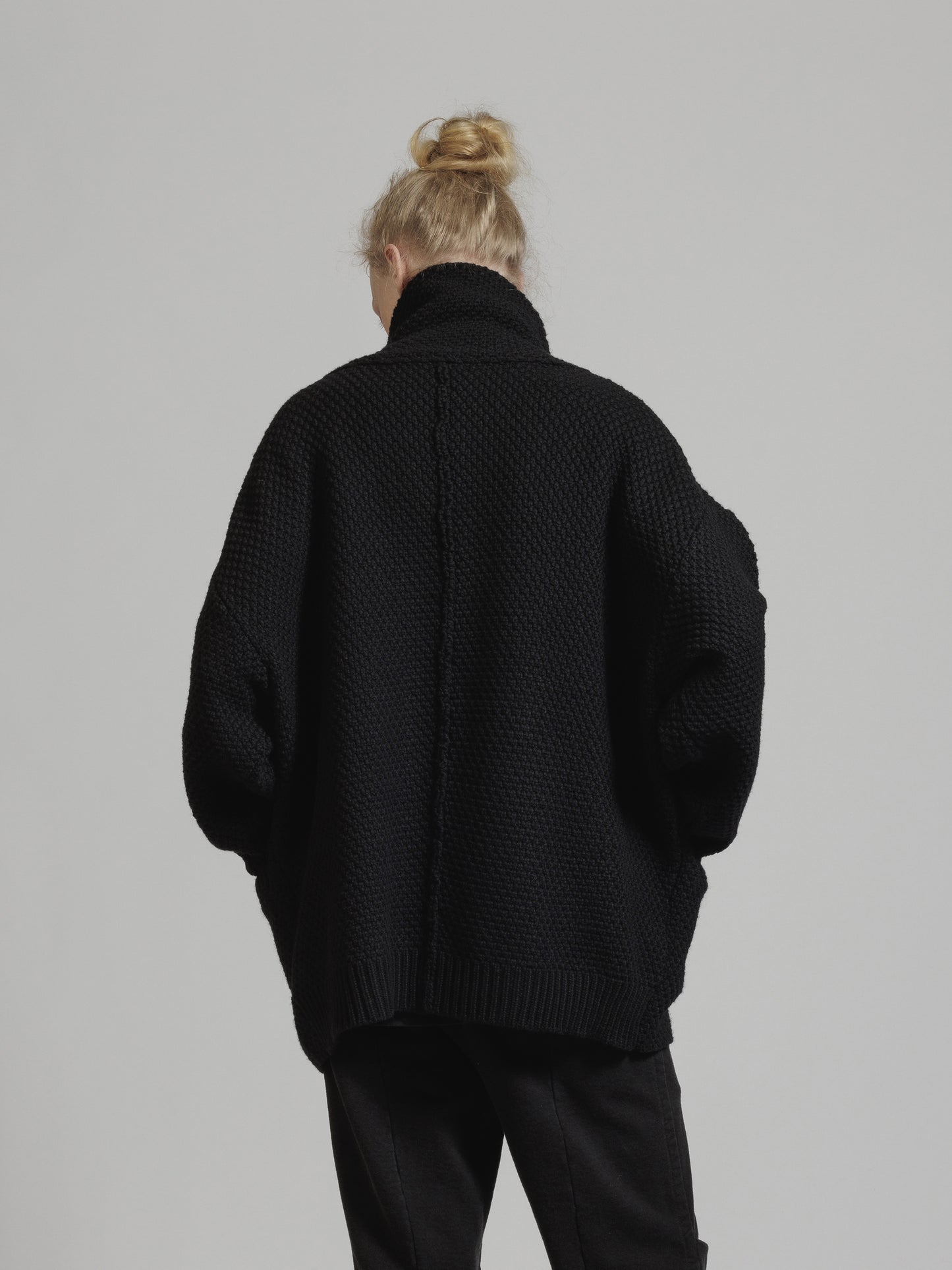 
                  
                    HIGH NECK OVER KNIT BLOUSON
                  
                