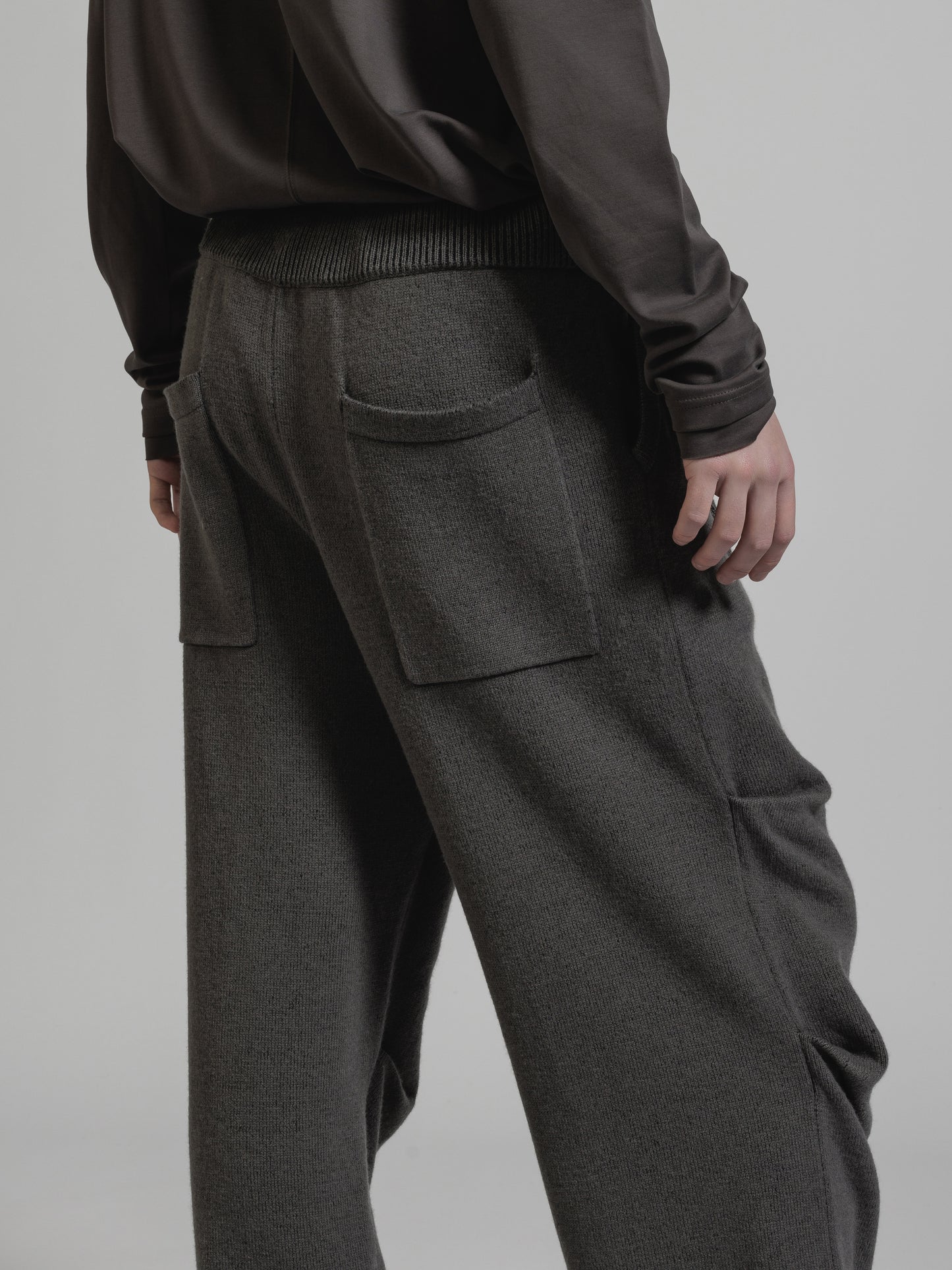 
                  
                    PLATING KNIT WIDE PANTS
                  
                