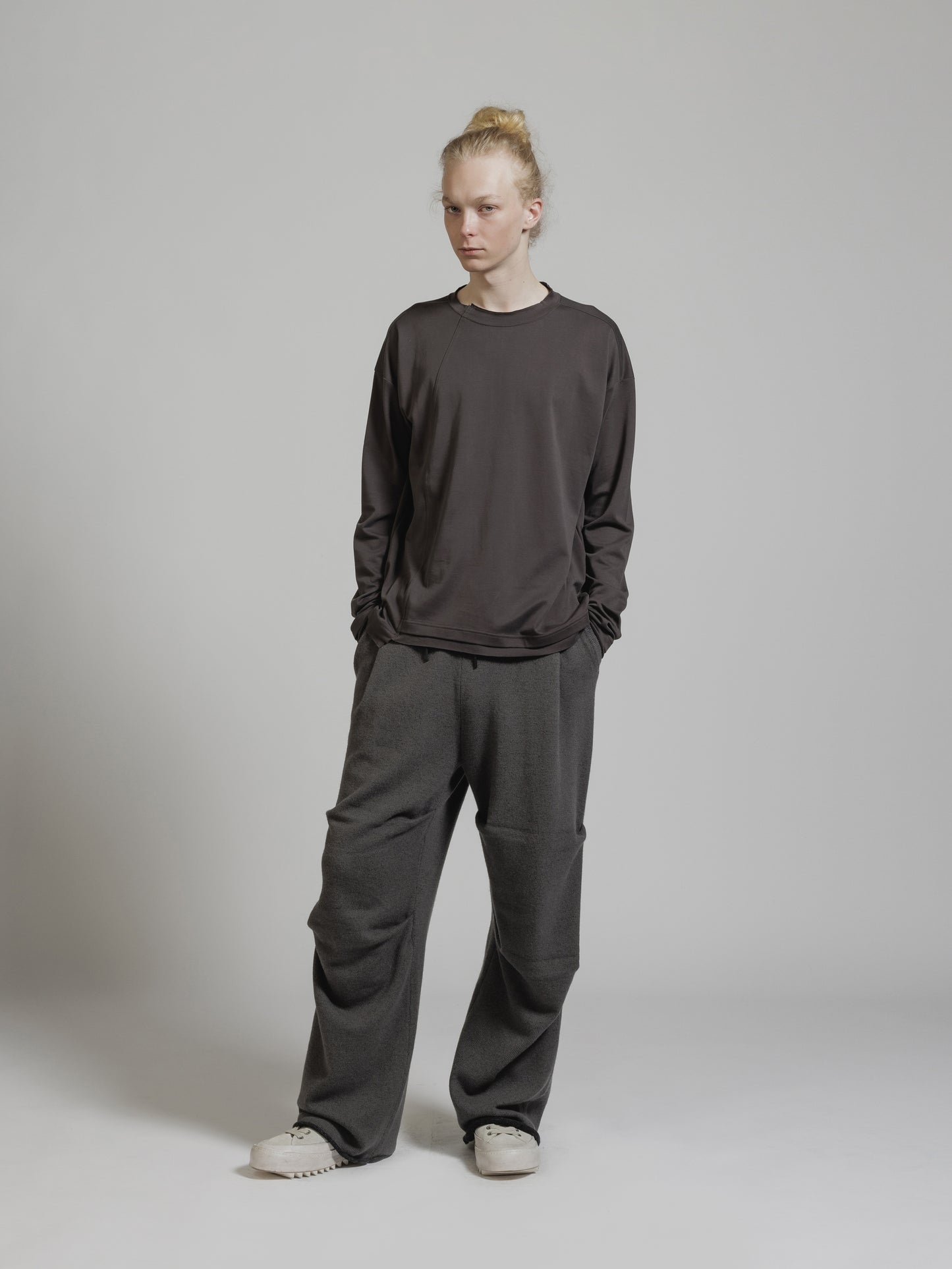 
                  
                    PLATING KNIT WIDE PANTS
                  
                