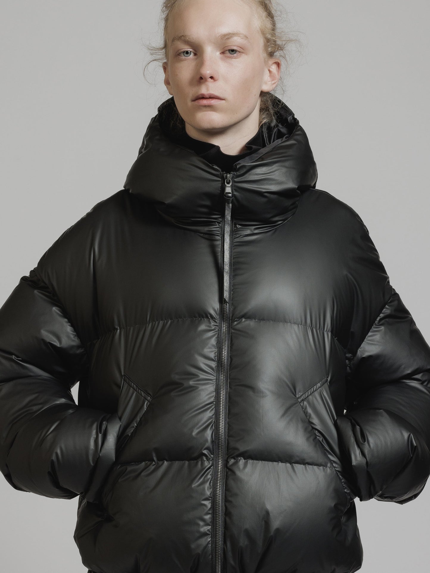 
                  
                    AQUA-DIMA DOWN JACKET
                  
                