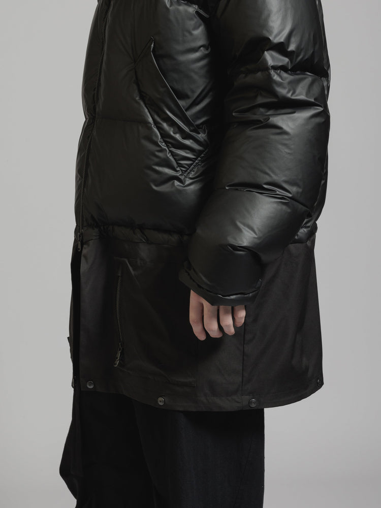 
                  
                    AQUA-DIMA DOWN JACKET
                  
                