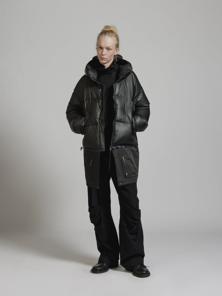 
                  
                    AQUA-DIMA DOWN JACKET
                  
                