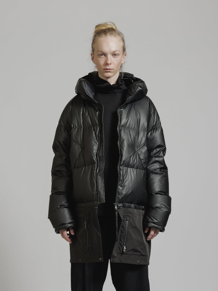 
                  
                    AQUA-DIMA DOWN JACKET
                  
                