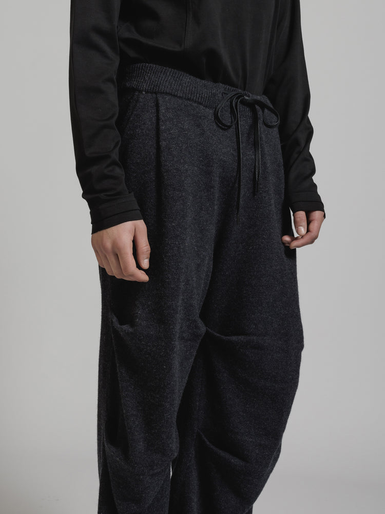 
                  
                    PLATING KNIT WIDE PANTS
                  
                