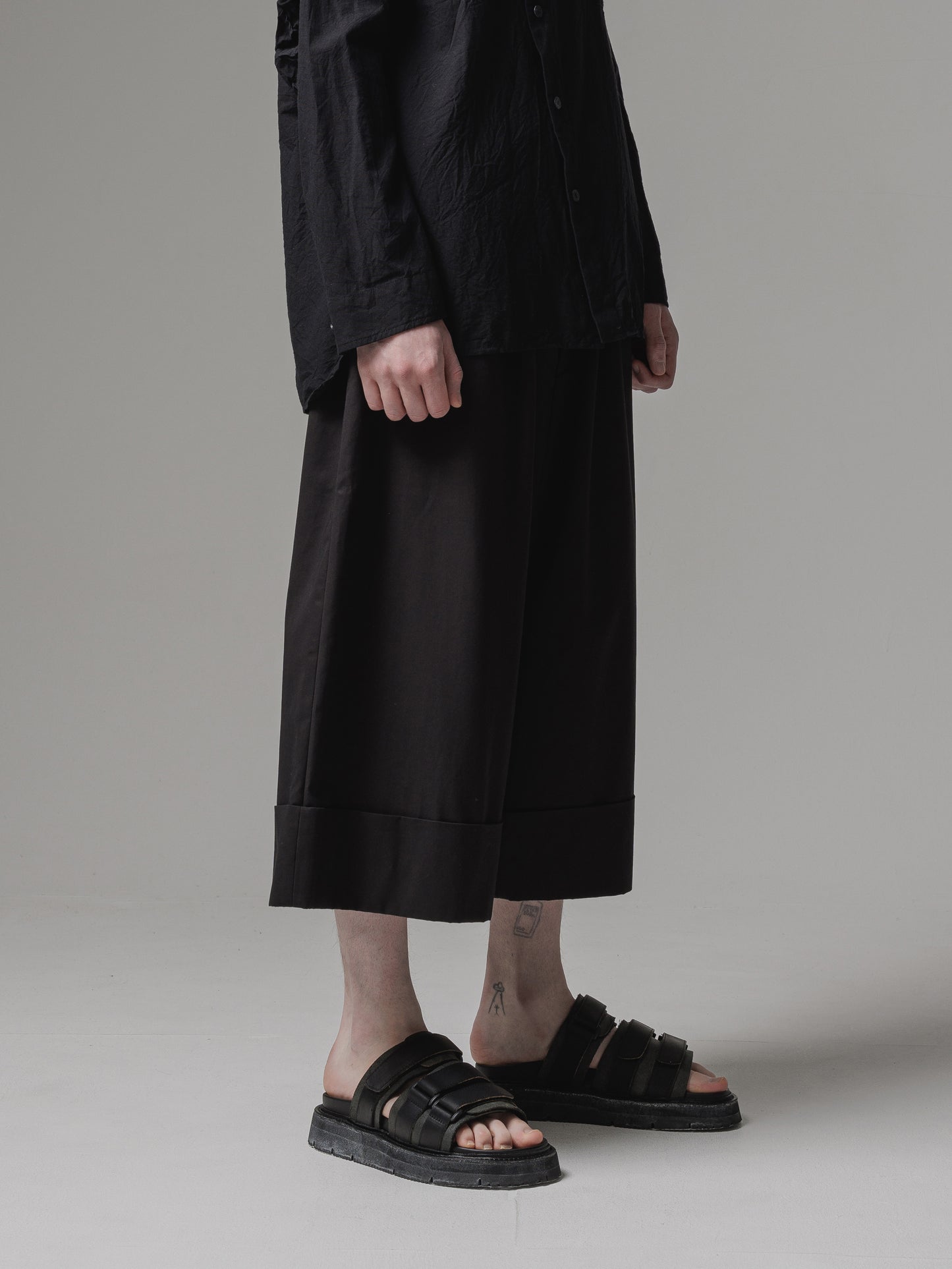 
                  
                    [ISO] cotton gabardine baggy cropped trousers
                  
                