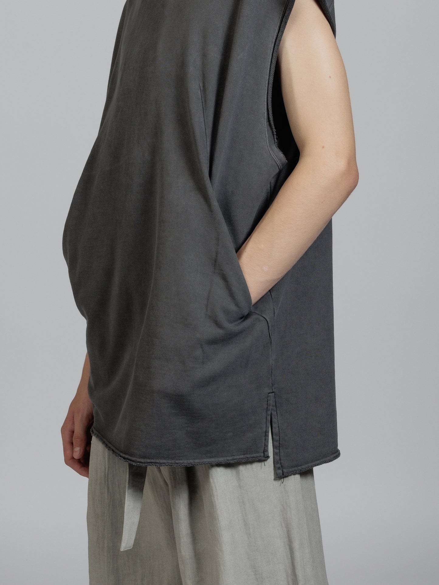 
                  
                    Sweat sleeveless hoodie
                  
                