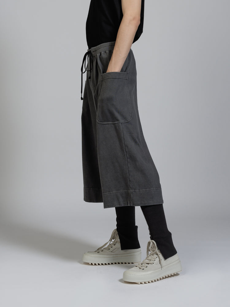 
                  
                    Sweat cropped wide-pants
                  
                