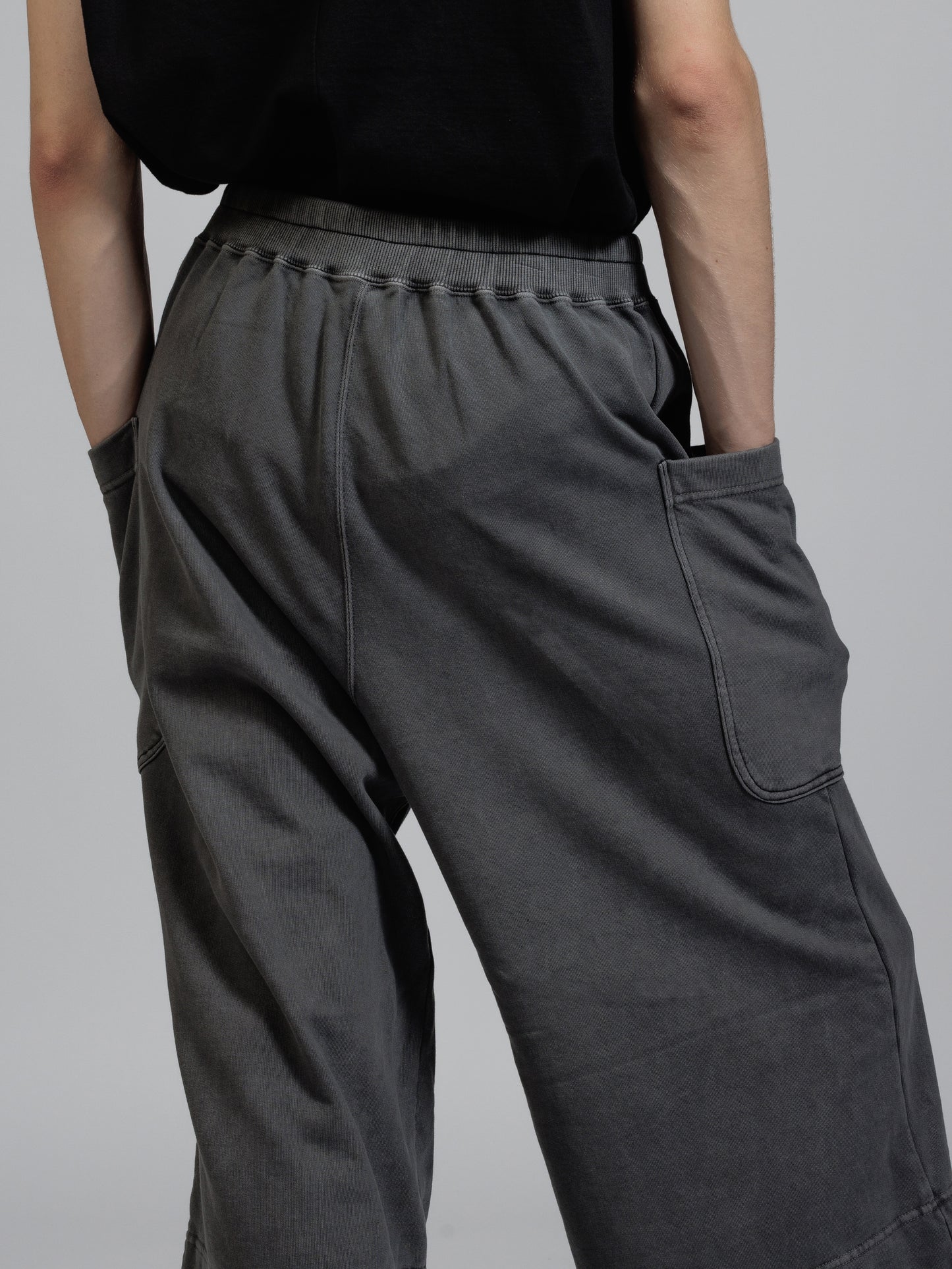 
                  
                    Sweat cropped wide-pants
                  
                