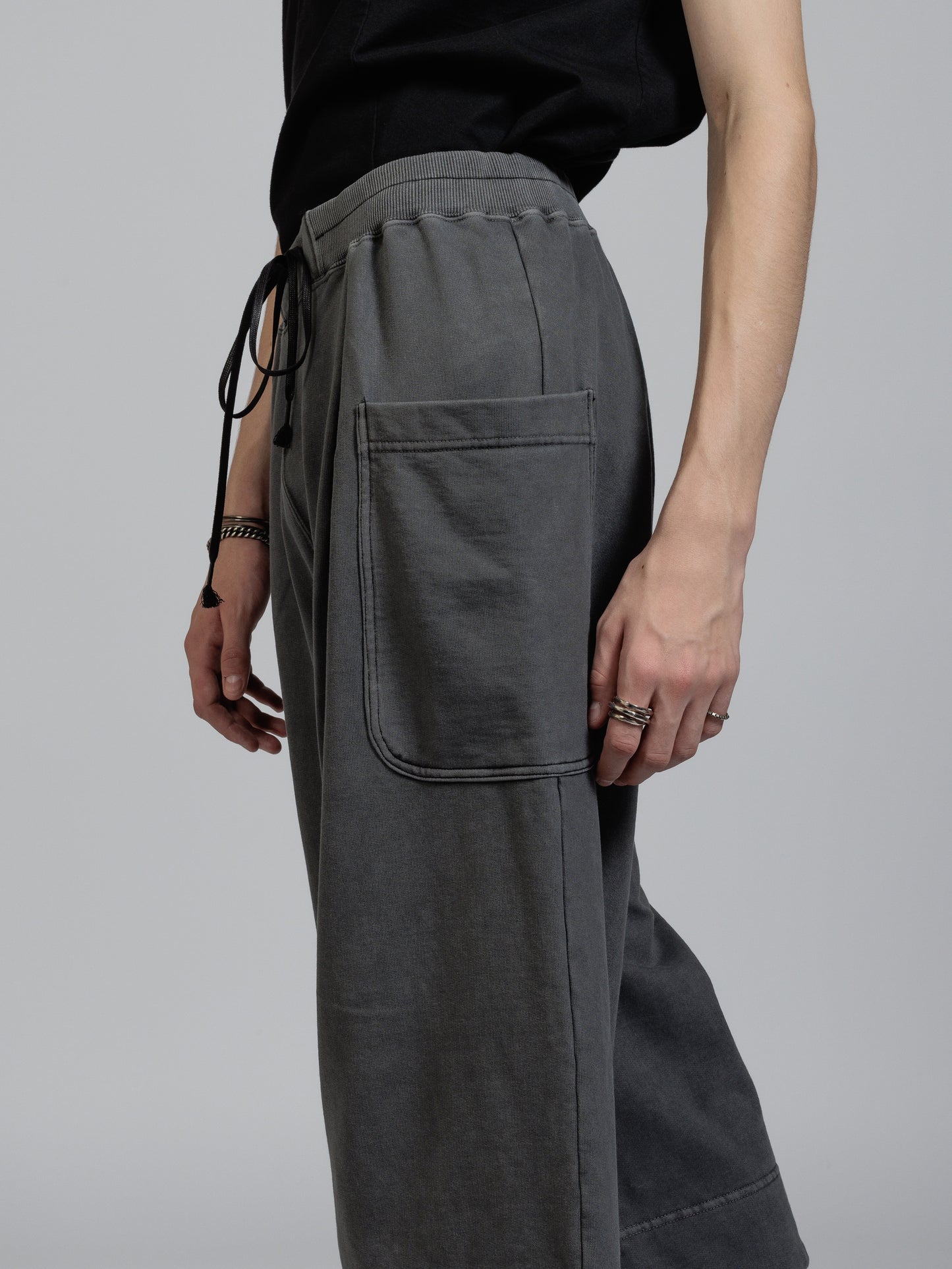 
                  
                    Sweat cropped wide-pants
                  
                