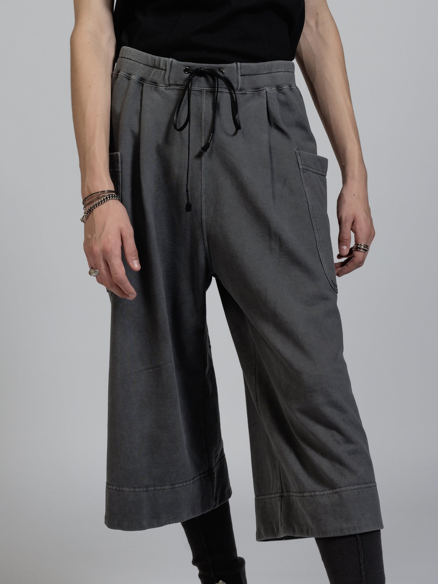 
                  
                    Sweat cropped wide-pants
                  
                