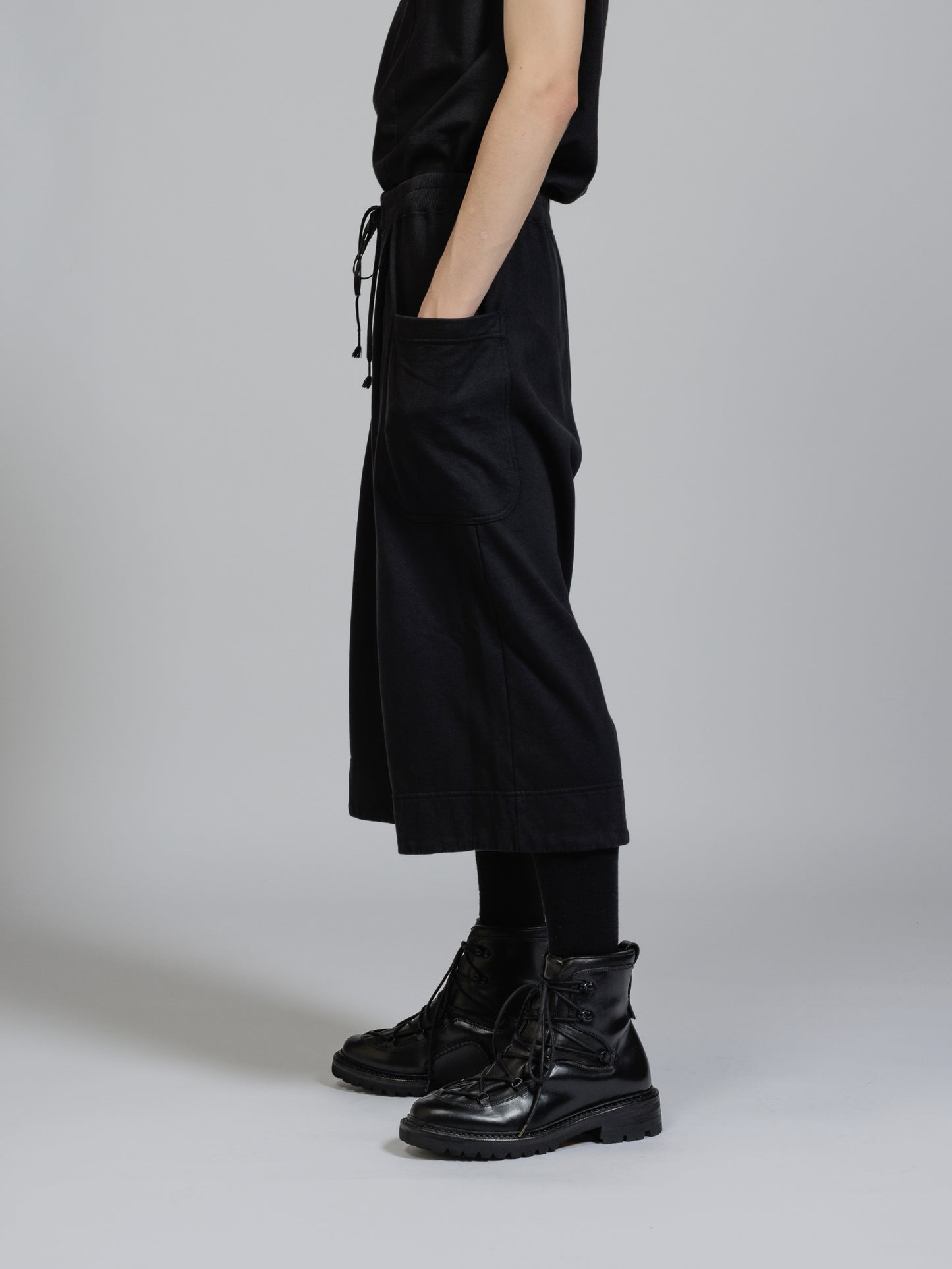 
                  
                    Sweat cropped wide-pants
                  
                