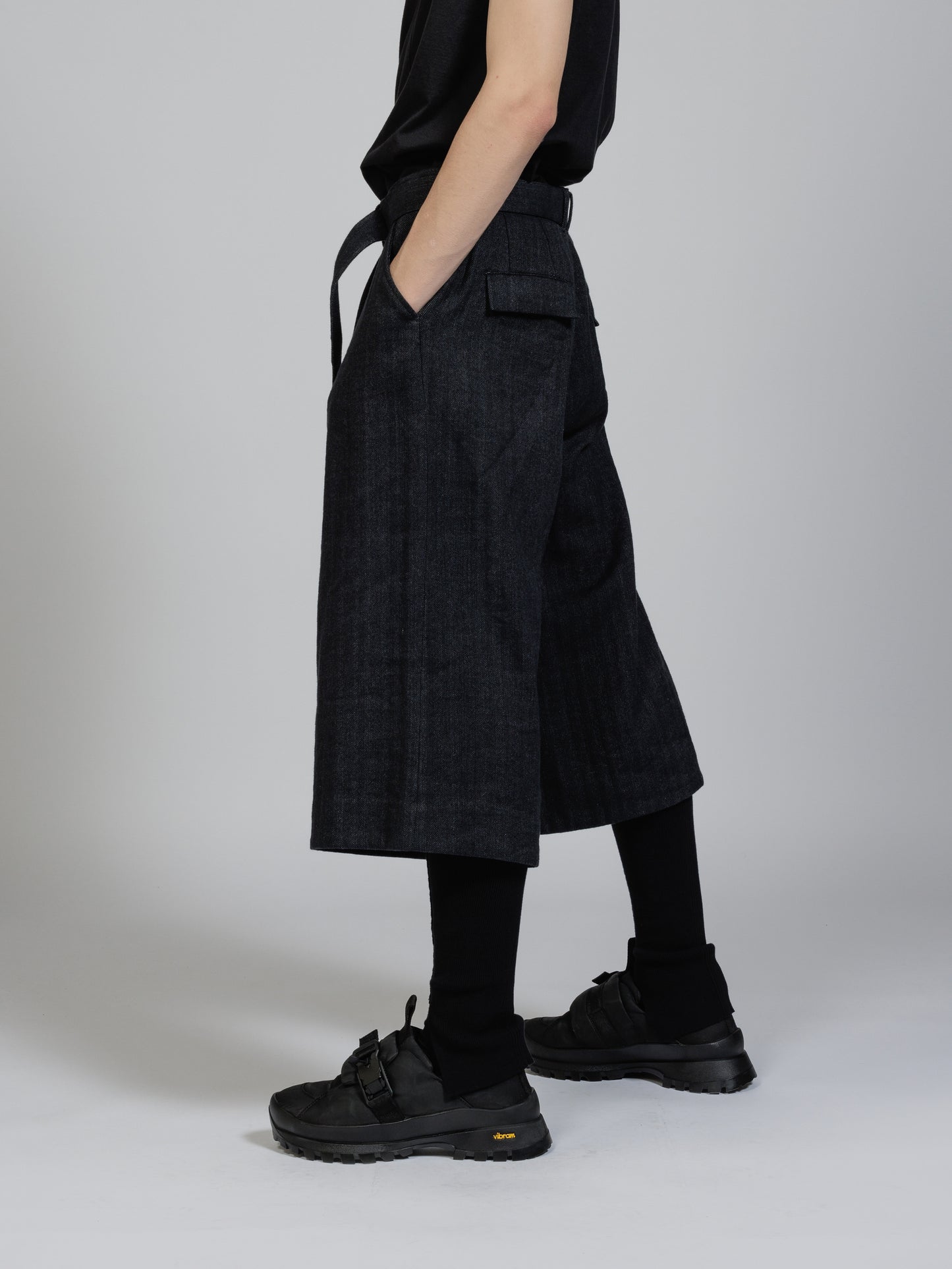 
                  
                    Herringbone wide half pants
                  
                