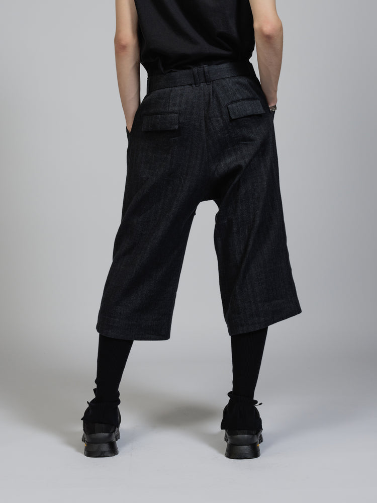 
                  
                    Herringbone wide half pants
                  
                