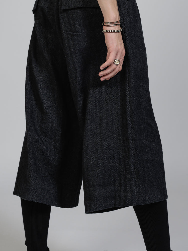 
                  
                    Herringbone wide half pants
                  
                