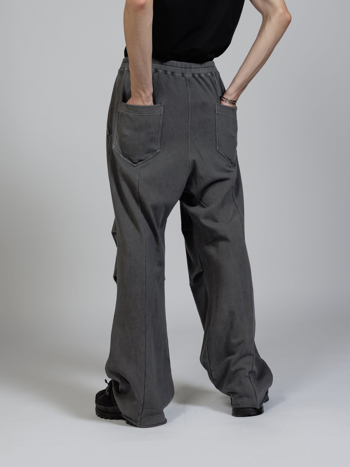 
                  
                    Sweat wide pants
                  
                