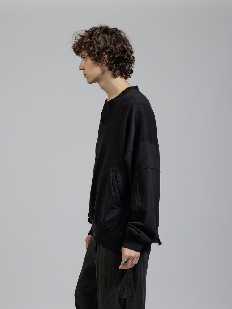 
                  
                    Sweat v-necked pullover
                  
                