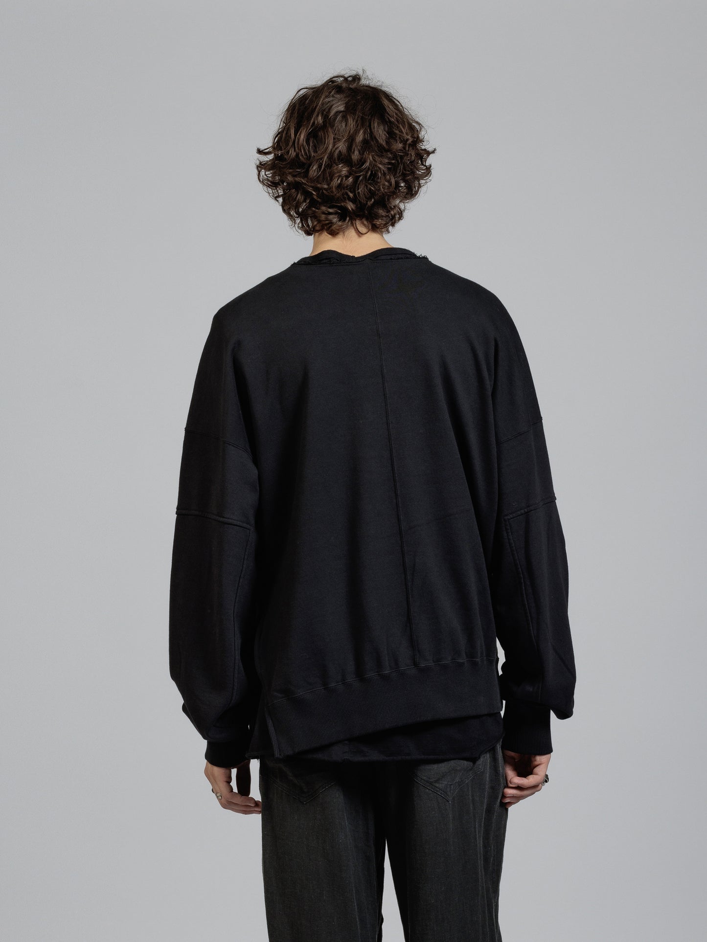 
                  
                    Sweat v-necked pullover
                  
                