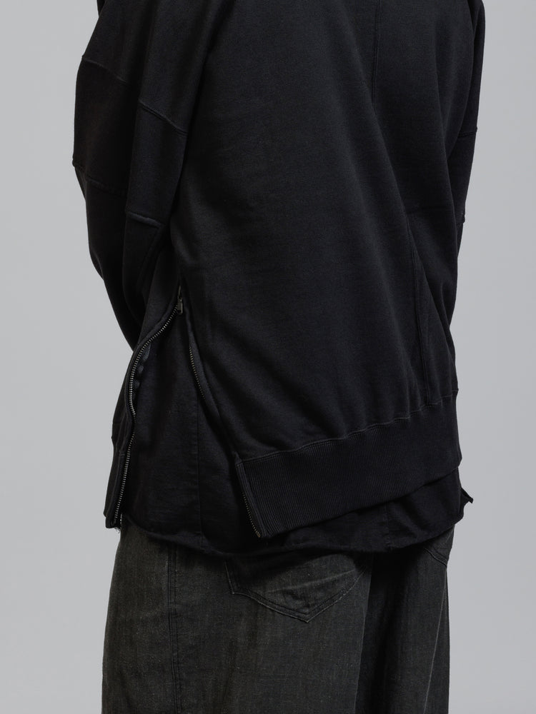 
                  
                    Sweat v-necked pullover
                  
                